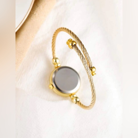 Round Pointer Quartz Watch - Picture 3 of 3